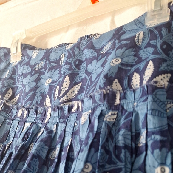 3/$20-Banana Republic Blue Cotton Mini Skirt, Floral - Picture 2 of 10